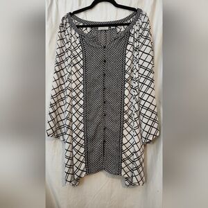 3X Black and White Geometric Patterned Blouse